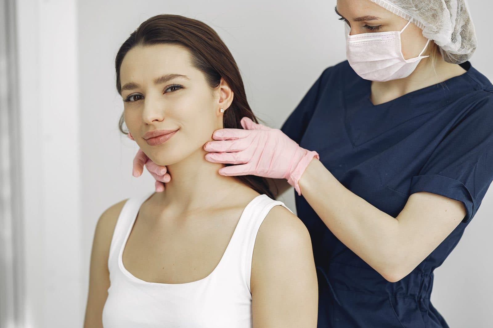 Thyroid Problems: Symptoms Women Often Mistake for Aging or Stress